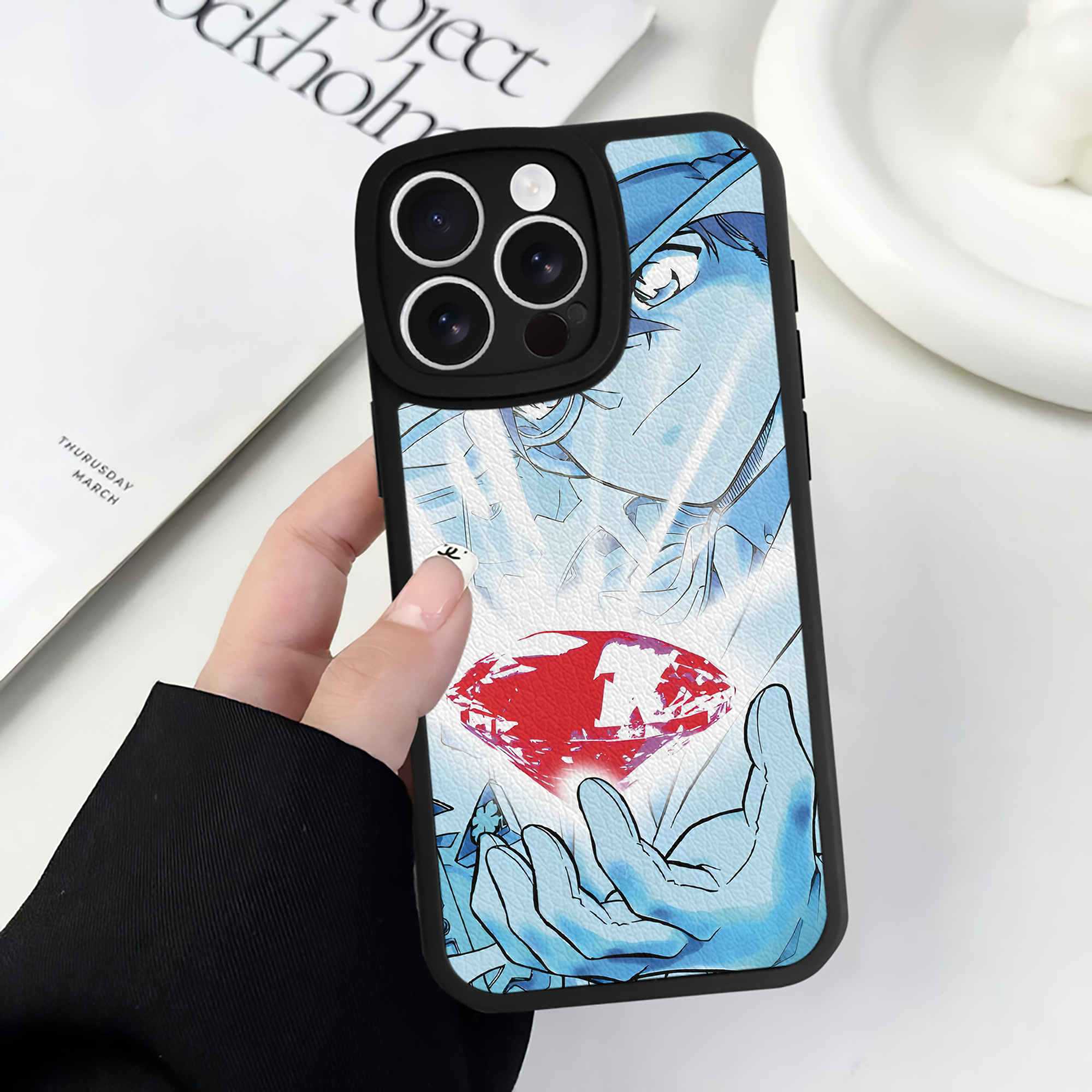 （画像用） 名探偵コナン Detective Conan 【iPhone 16シリーズ対応】シリコンスマホケース（レザー調） 材質：シリコン